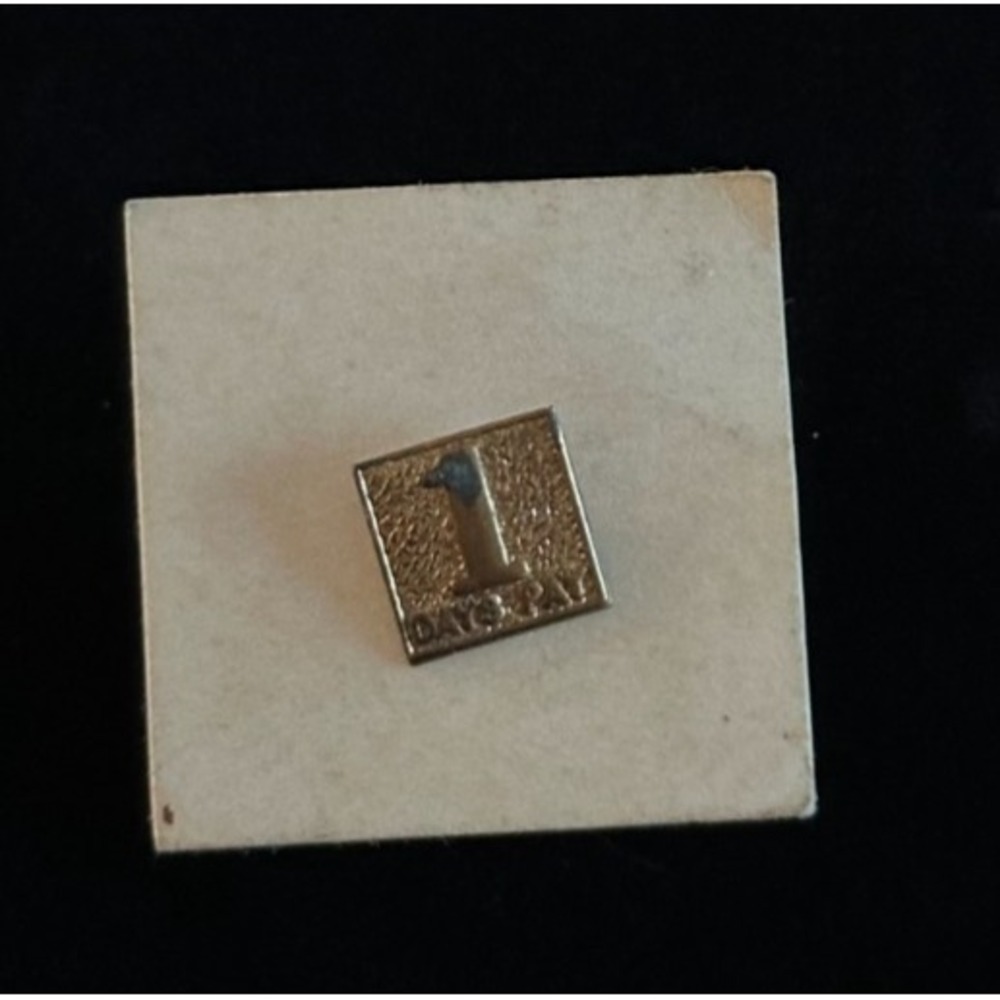 1 Days Pay‎ Lapel Pin WWI Gold Tone on Card